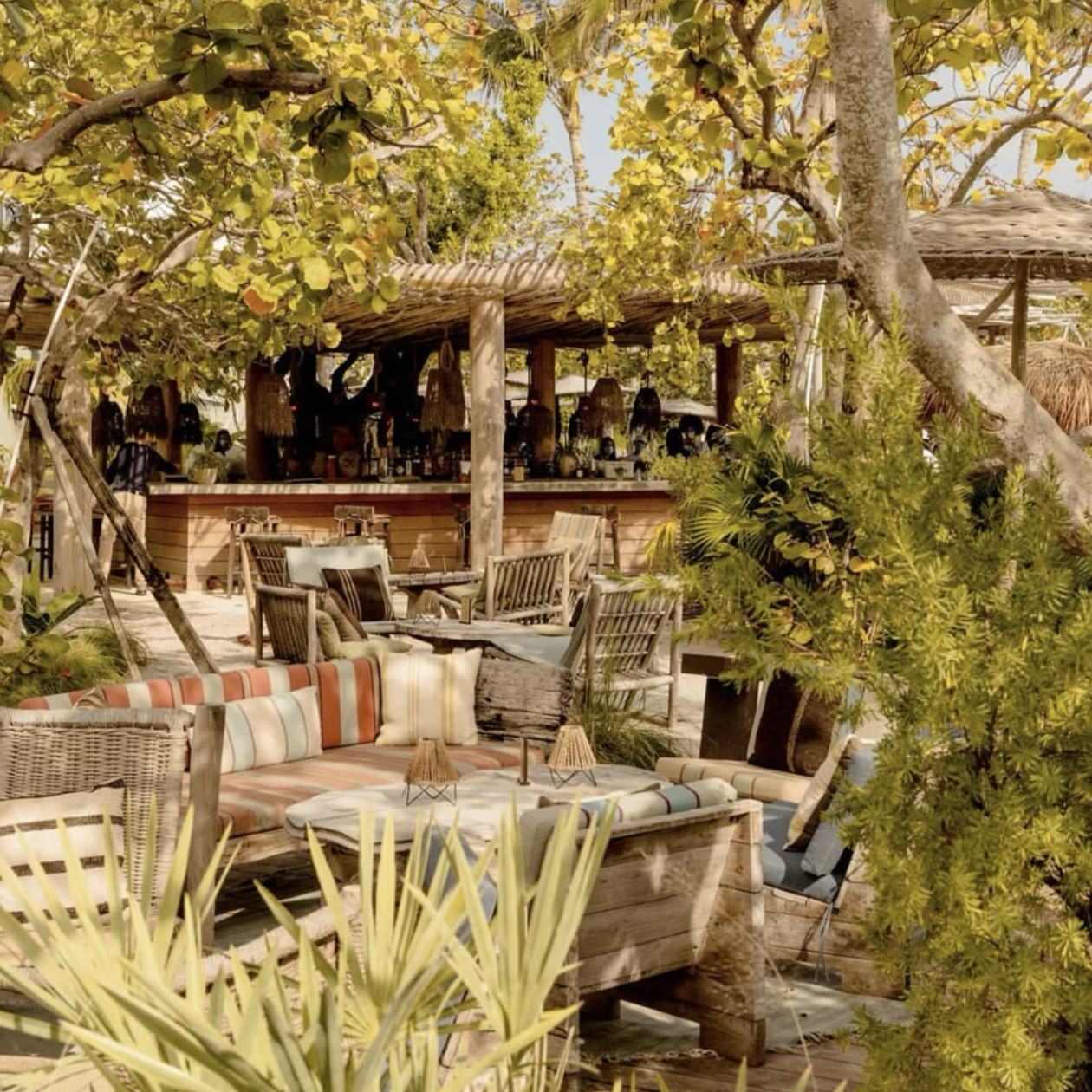 1 HOTEL BEACH CLUB