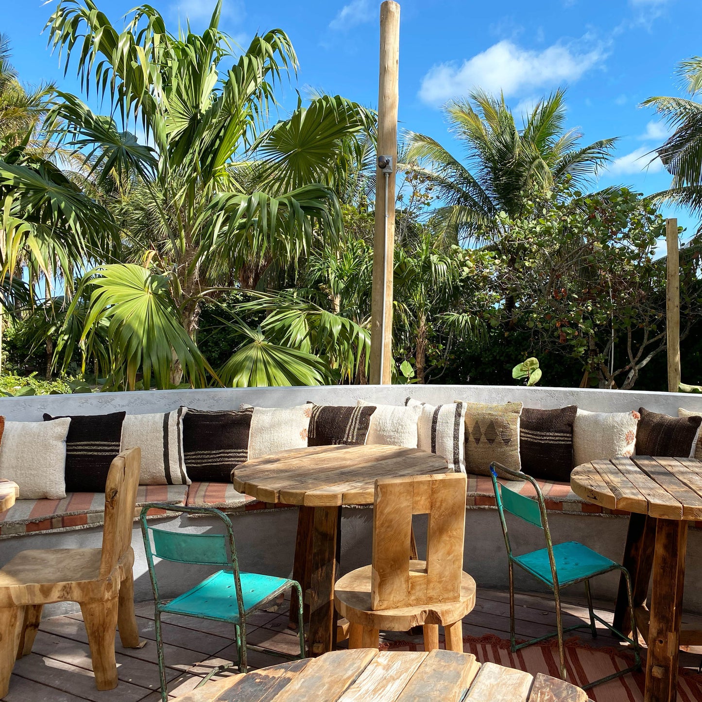 1 HOTEL BEACH CLUB