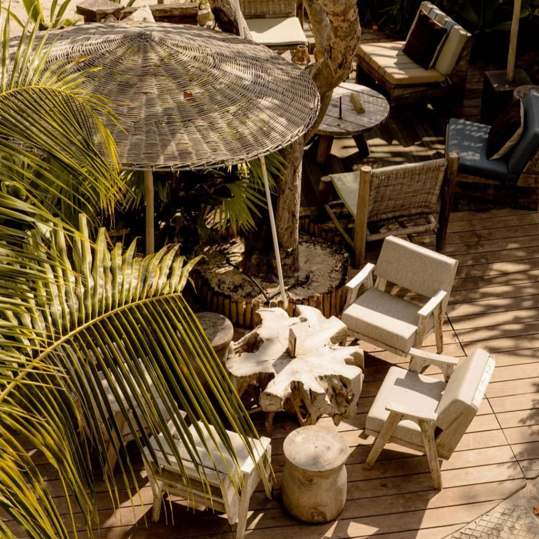 1 HOTEL BEACH CLUB